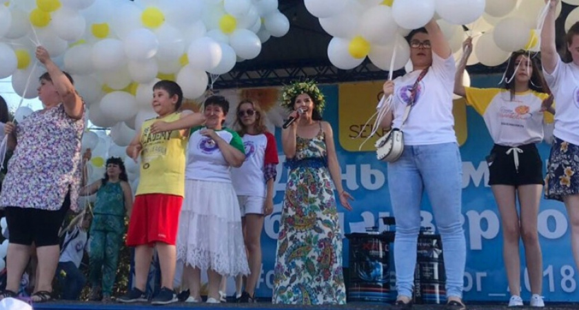 Связанные одним чувством. В Оренбурге отметили День семьи, любви и верности