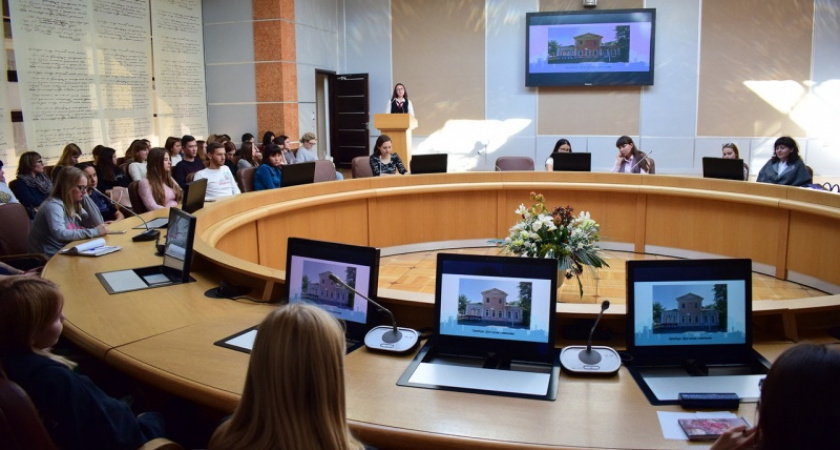 Оренбург и оренбуржцы. В библиотеке им Крупской состоялась лекция Елены Бурлуцкой