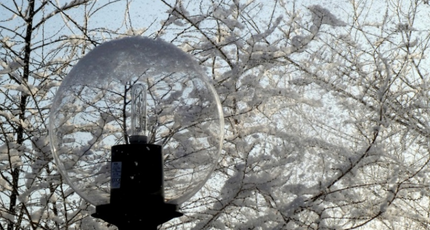 Кучерявость фонаря. Фотографии уличных деталей Оренбурга от Жанны Валиевой