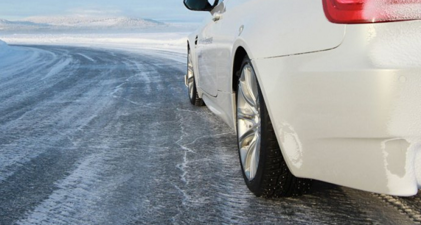После дождичка в четверг. Из-за непогоды обледенела трасса Оренбург-Орск