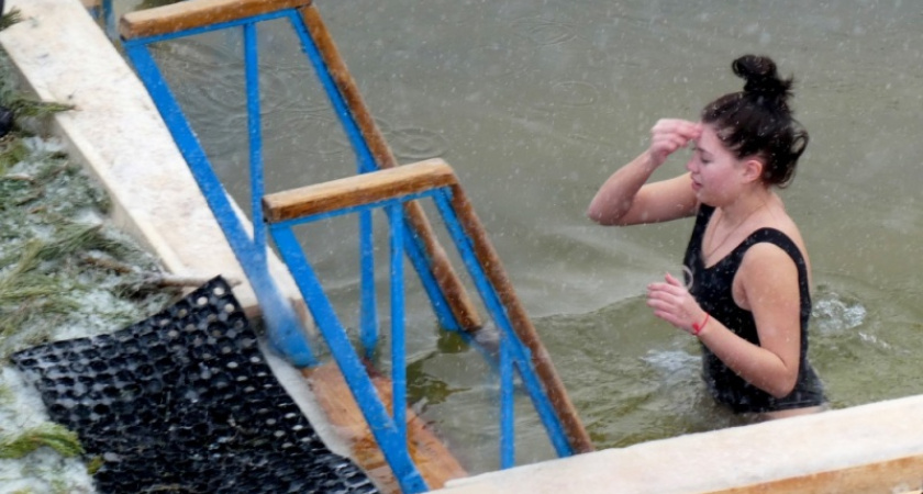 Крещенские купания. Фотозарисовка с набережной Оренбурга Жанны Валиевой