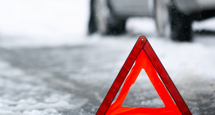 ДТП и снегопад. В Оренбурге образовалась огромная пробка на объездной дороге