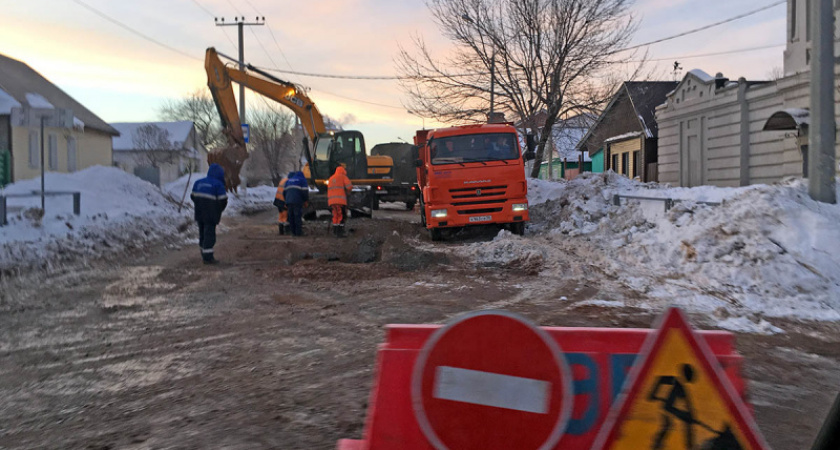 Потоп. В Оренбурге ликвидируют коммунальную аварию