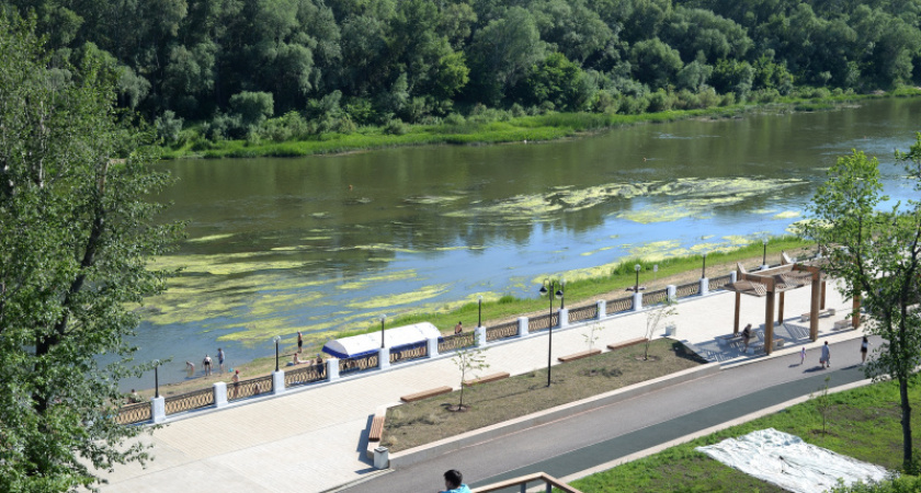 Жара в городе. Фотозарисовка Сергея Кутимского с набережной Оренбурга