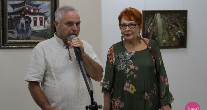 Уловить блики. В Оренбурге открылась выставка Альбины Кальвиной