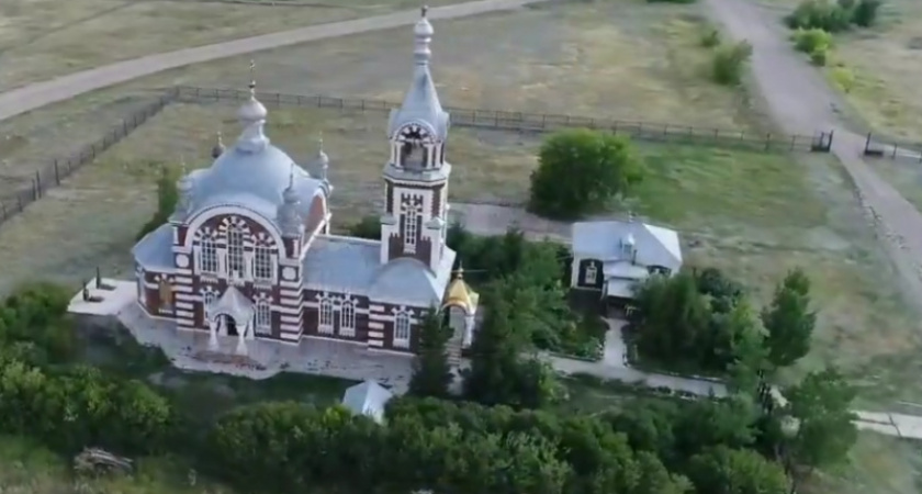 Пряничный домик. Андреевский монастырь с высоты птичьего полета, видео Дениса Никифорова