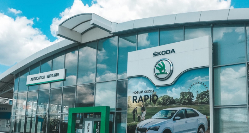 Близкое знакомство. В автосалоне «Евразия» пройдет тест-драйв нового ŠKODA RAPID