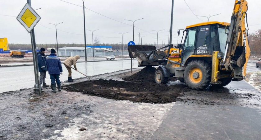 В Оренбурге жильцы домов на проезде Северном сами отремонтировали проход к переходу