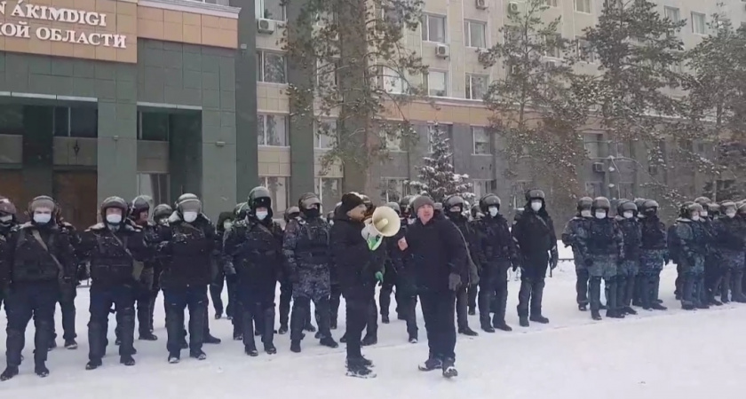 В пограничных районах Казахстана с Оренбургской областью проходят массовые акции протеста