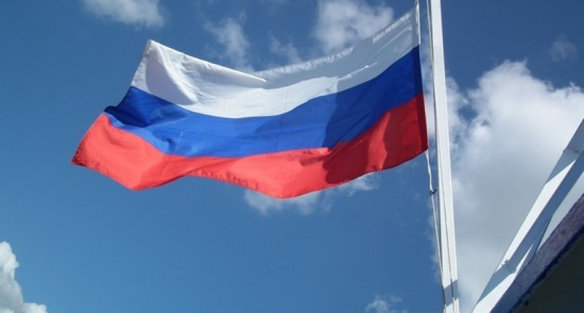 В Оренбургских школах будут торжественно поднимать флаг России еженедельно