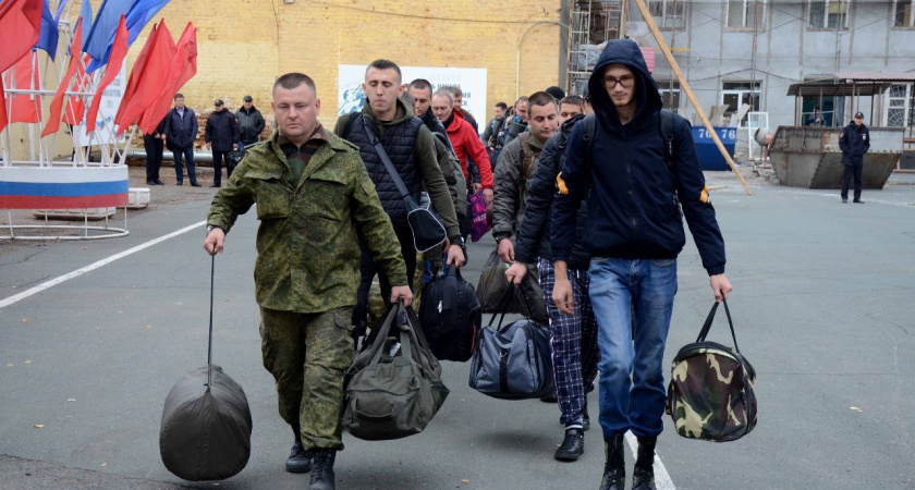 Еще 45 мобилизованных оренбуржцев уехали на военные сборы 