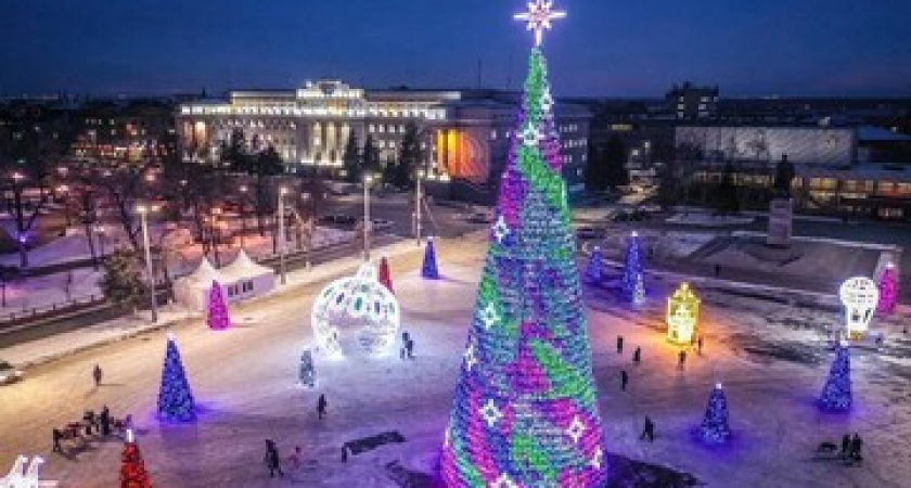 Оренбург украсят 100 новогодних ёлок