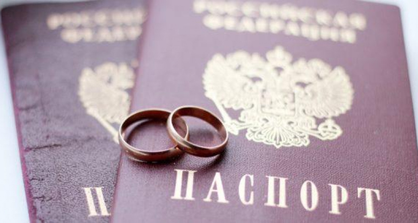 Восемь оренбурженок заключили фиктивные браки с иностранцами 