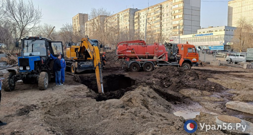 В Оренбурге завершился ремонт водовода на улице Степана Разина