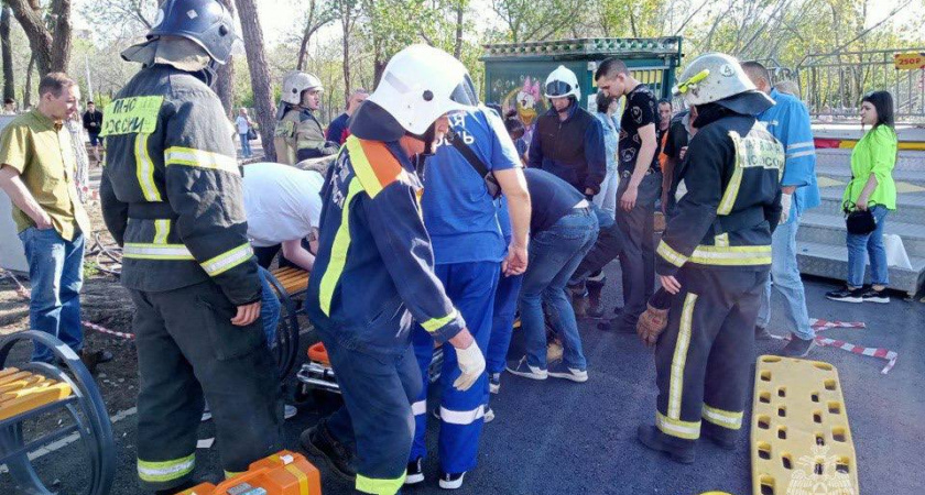 Минздрав Оренбургской области рассказал о пострадавших от падения аттракциона в Оренпарке