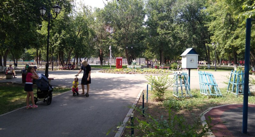 Телеграм-канал Андрея Лысенко: «Настолько люди не уважают себя, что готовы идти с детьми в такие места»