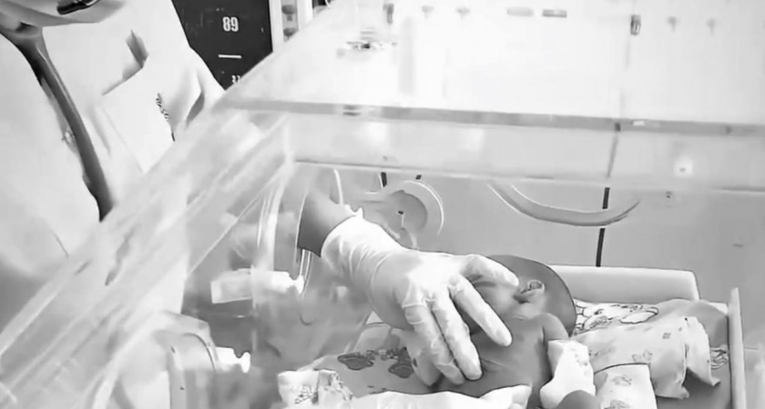 Оренбургские врачи спасли новорожденного малыша с перфорацией кишечника 