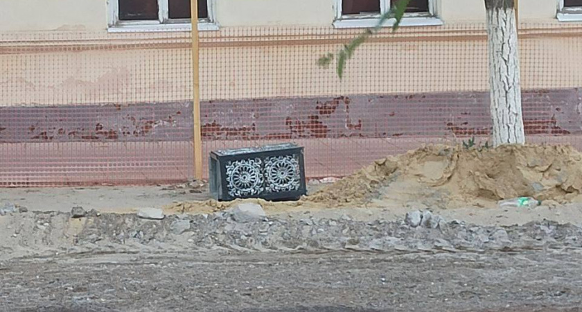 В Оренбурге на улице Советской снова обновят урны и скамейки