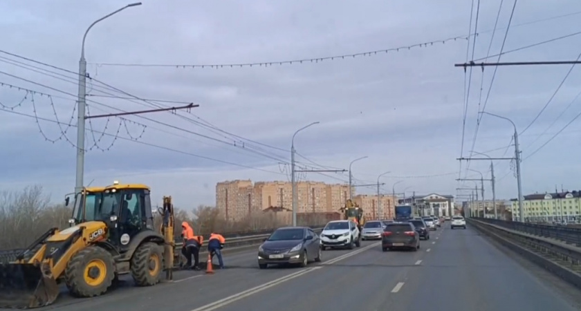 Телеграм-канал «Оренбургский утюг»:«Махнули рукой и дали подрядчику команду менять асфальт»