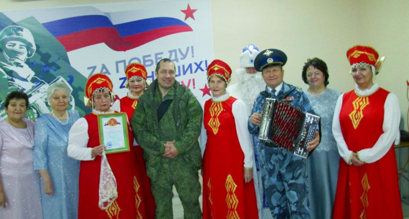Дед мороз из Сорочинска поздравил в госпитале раненых бойцов 