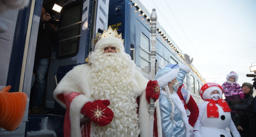 Поезд Деда Мороза порадовал детей и взрослых в Оренбурге