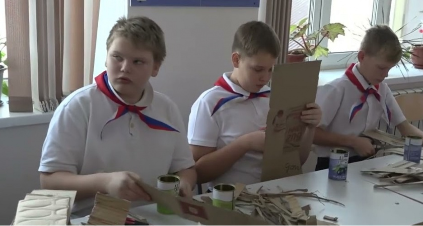 Ученики сорочинской школы установили елку с письмами для участников СВО