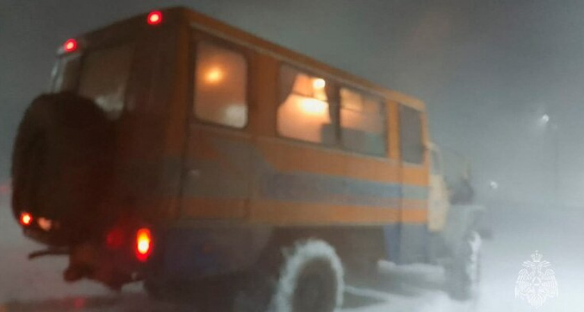 Спасатели МЧС выручили 18 водителей, попавших в снежный плен на дорогах Оренбуржья