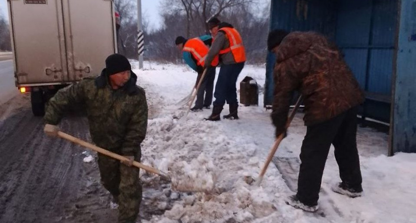Последствия снегопада в Оренбурге ликвидировали всю ночь