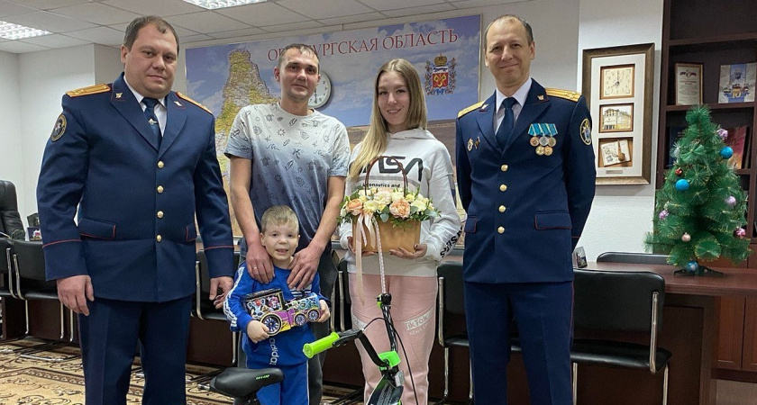 Оренбургские следователи подарили велосипед мальчику из малообеспеченной семьи
