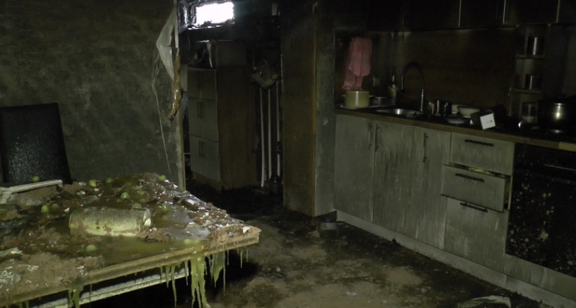 Многодетная семья из Бузулука потеряла дом из-за зарядного устройства