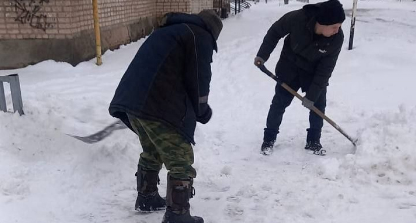 После обильных снегопадов некоторые улицы Оренбурга до сих пор не могут расчистить.  Мэр  Сергей Сал