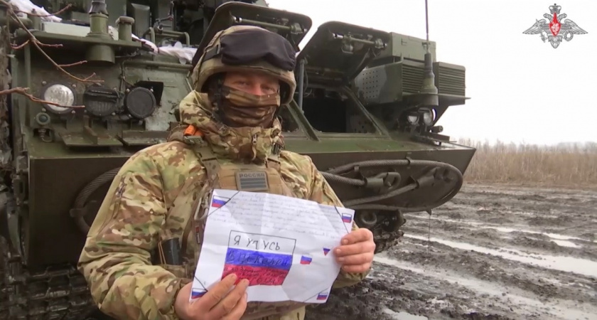 Зенитчик на передовой носит с собой письмо школьницы из Оренбурга