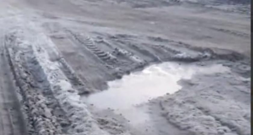 Жители Овчинного городка потребовали от мэра ремонта дороги