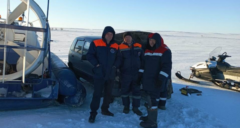 В Оренбурге спасли трех застрявших рыбаков