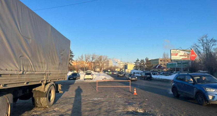 В Оренбурге пассажирский автобус "ЛиАЗ" сбил кондуктора на смерть