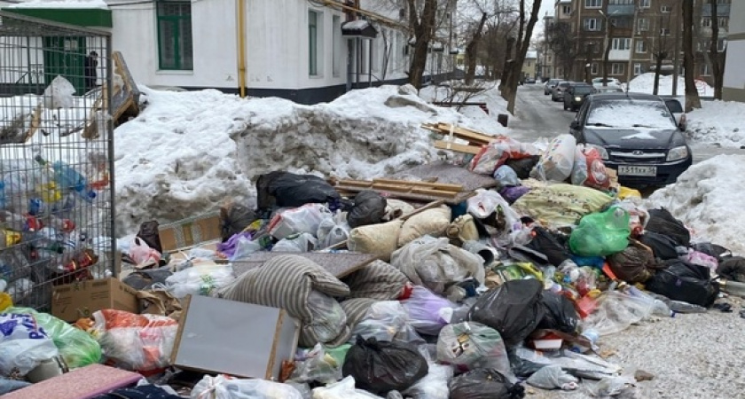 В Оренбурге жители улицы Луговая борются с мусорными проблемами