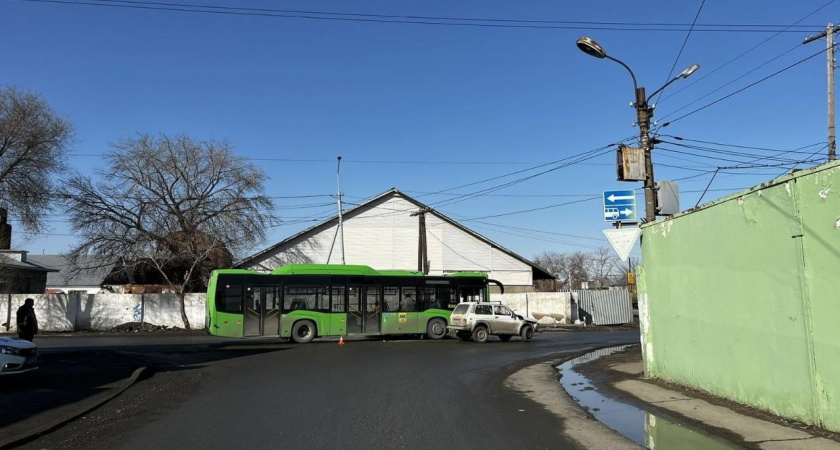 В Оренбурге в ДТП с «Нивой» пострадали двое пассажиров автобуса