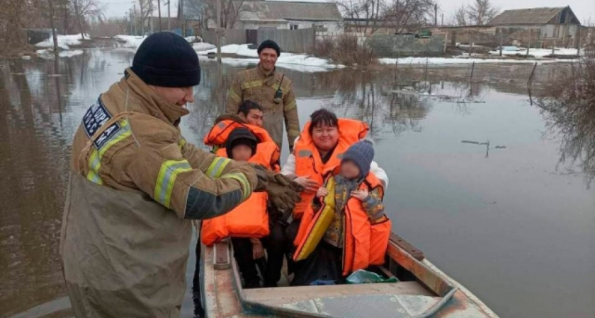 В Оренбуржье затопило 1100 домов и 3734 приусадебных участка