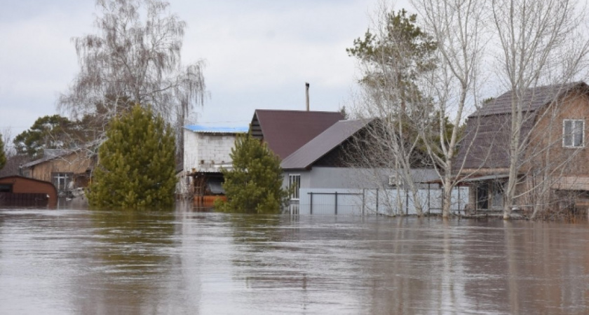 Уровень Урала в черте Оренбурга достиг 897 см