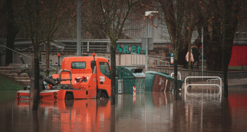 В Орске потоп разрушил 33 дома бойцов СВО 