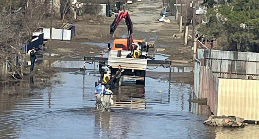Пострадавшие от паводка жители Оренбуржья обращаются за помощью на Госуслугах