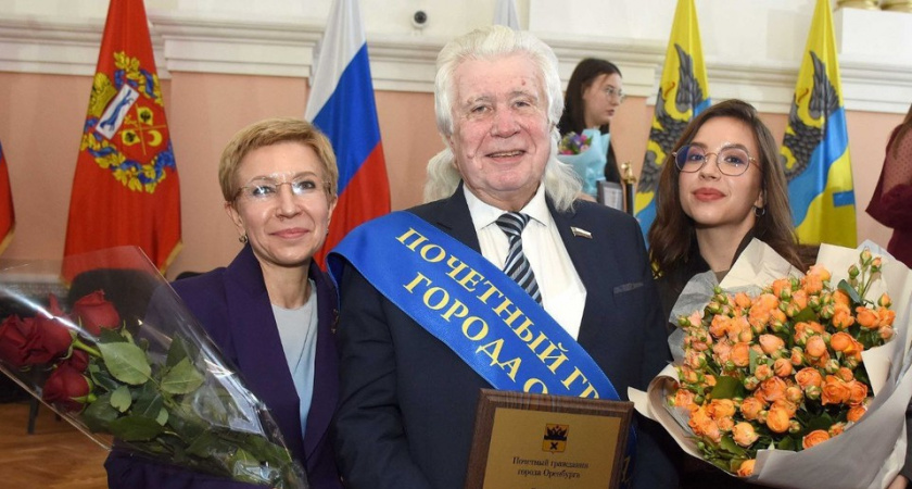77-летний Булгаков получил почетное звание гражданина Оренбурга