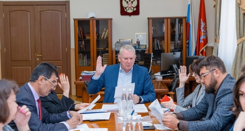 Фото к статье: Депутаты хотят провести выборы губернатора Оренбургской области 8 сентября