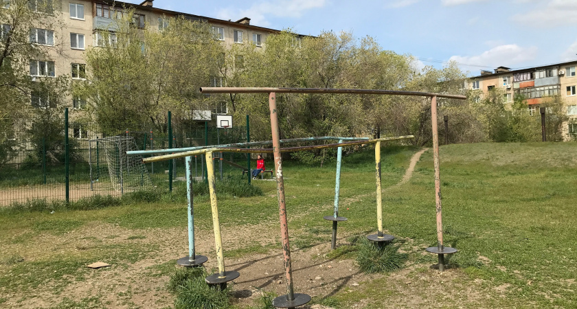 Активисты озвучили ТОП-5 самых опасных детских площадок в Оренбургской области