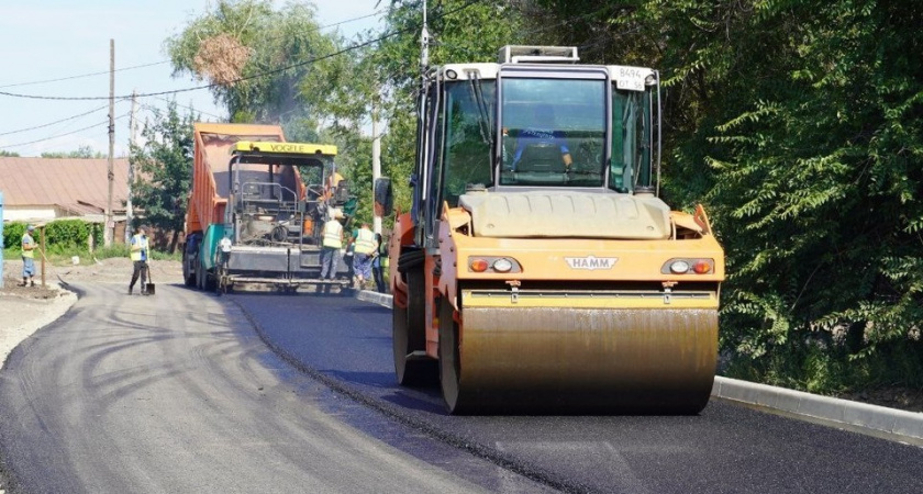 На улице Луганской в Оренбурге ведутся ремонтные работы