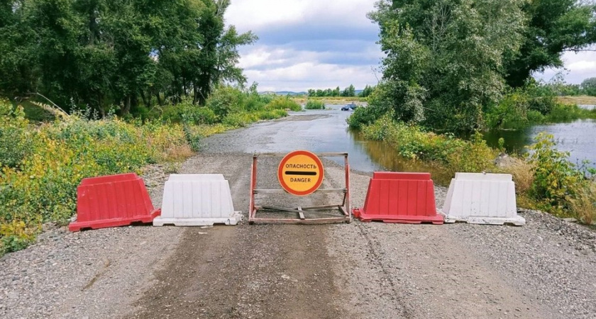 В Кувандыкском округе Оренбуржья закрыли для движения два моста