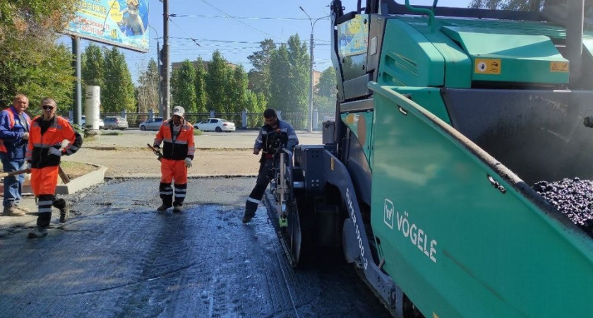 В Оренбурге ремонтируют улицу Томилинскую