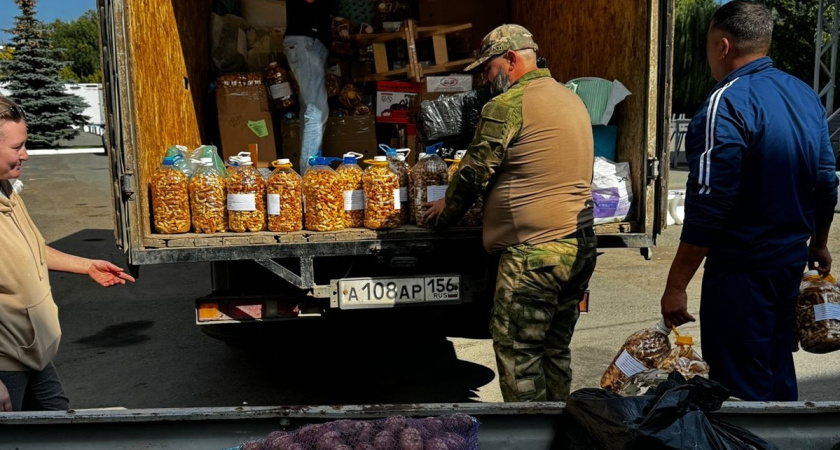 Бойцам из Оренбуржья в зону СВО отправили соль-илецкие арбузы и дыни