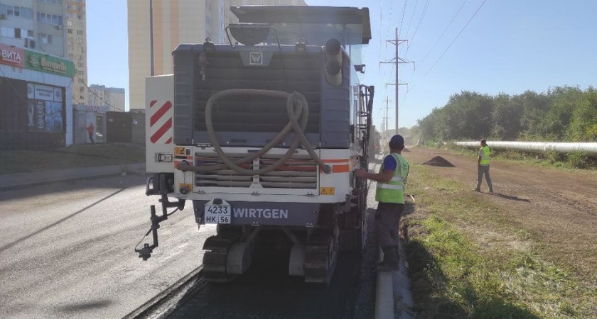 В Оренбурге приводят в порядок дорогу на улице Транспортной 