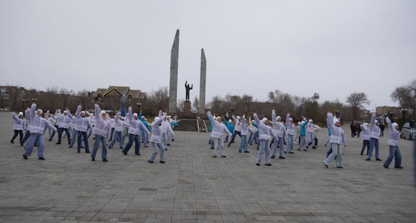 В Оренбурге прошел флешмоб, посвященный Юрию Гагарину